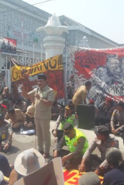 Peringatan Hari Tani Nasional 2026, Masyarakat Pesisir Cilacap Geruduk Kantor DPRD Cilacap